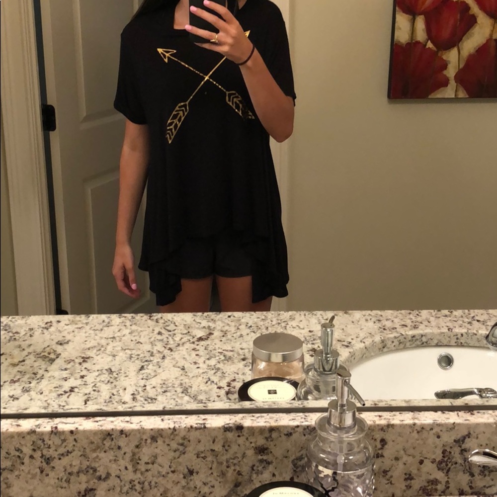 ppla black t-shirt with arrows